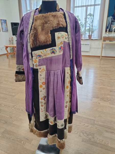в Музей с реставрации вернулся бурятский женский костюм